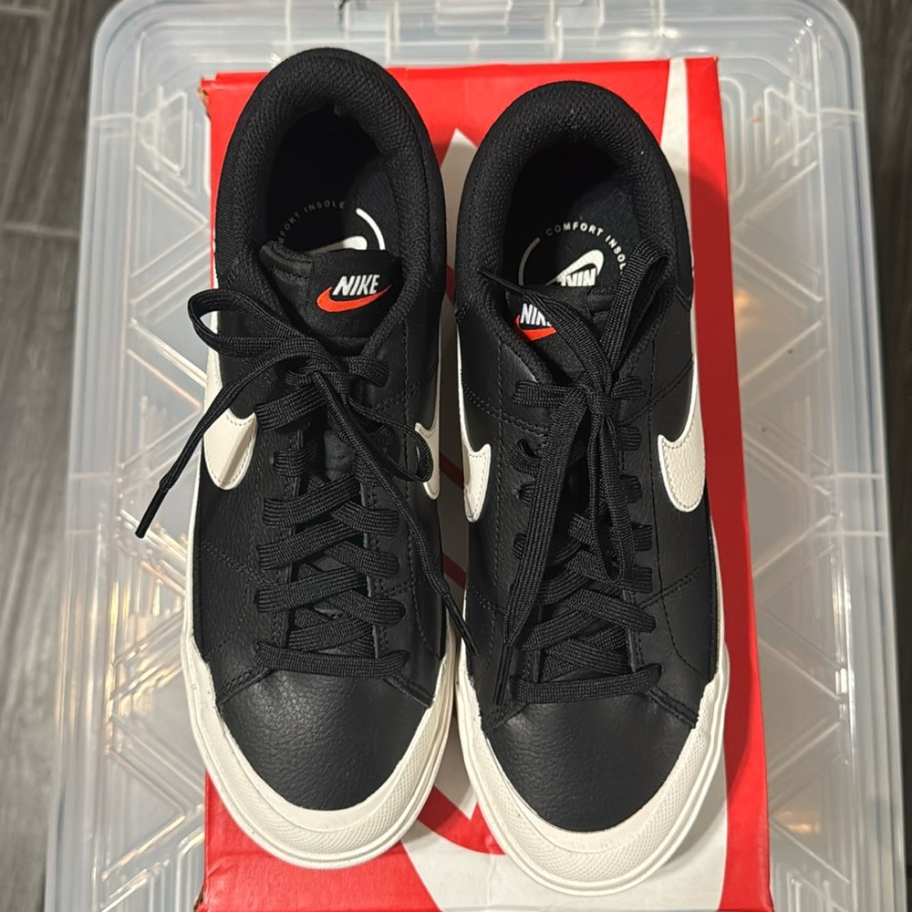 Nike court legacy lift